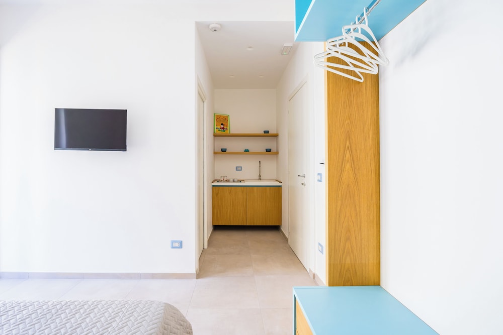 Brombeis Double Bedroom Center by Napoliapartments