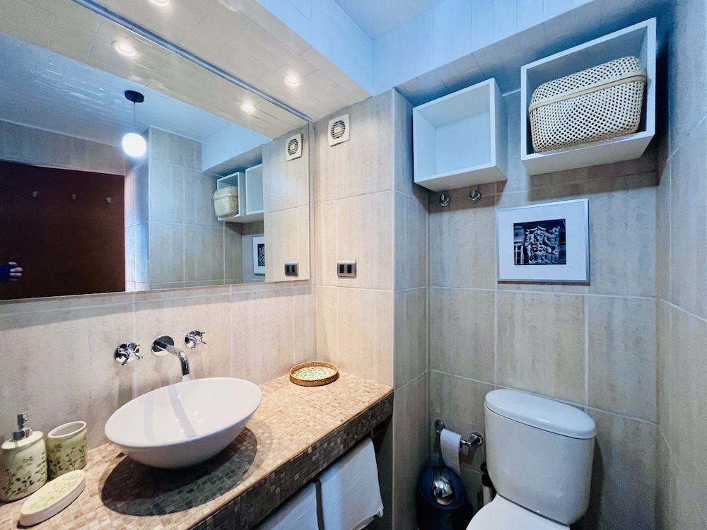 Urban Artistic Providencia A C Gym Laundry Pool Wifi