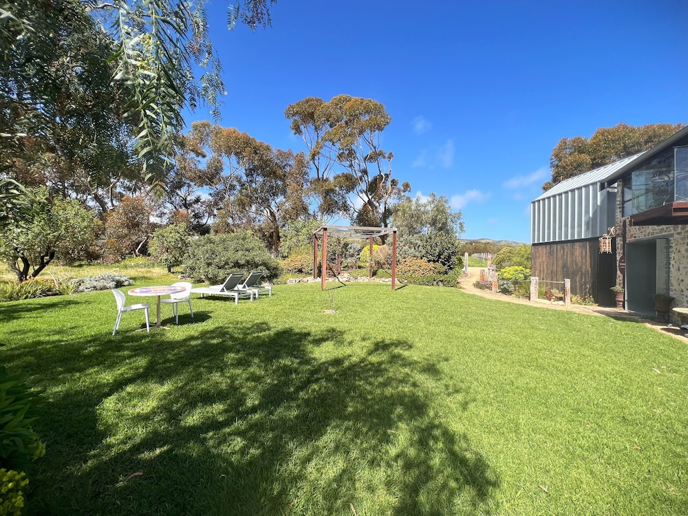 Old Chaff Mill Retreat - - luxury vineyard accommodation