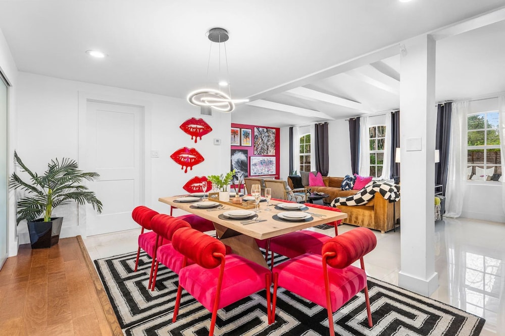 Luxe 5BR 4BA Heated Pool 10 Min to Beach BBQ