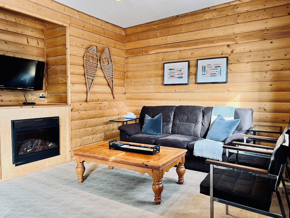 Smokey Hollow Motel & Resort