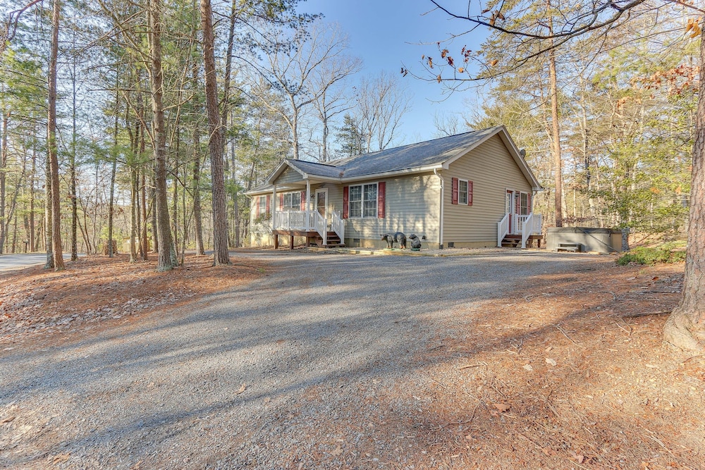 Basye Retreat w/ Hot Tub: 1 Mi to Bryce Resort! view 5