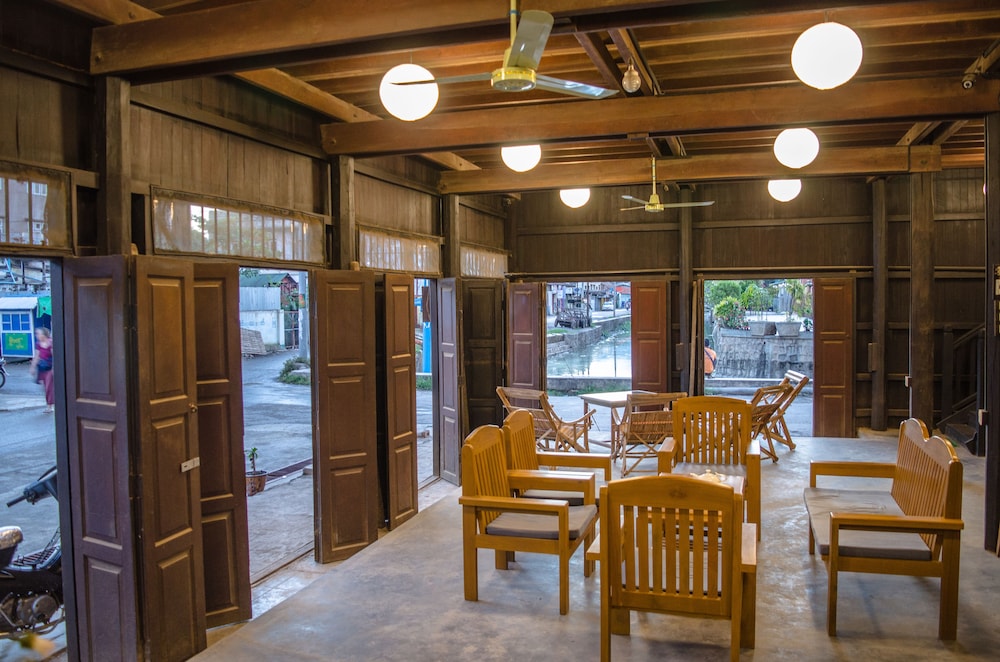 Hardwood Lodge - Hostel