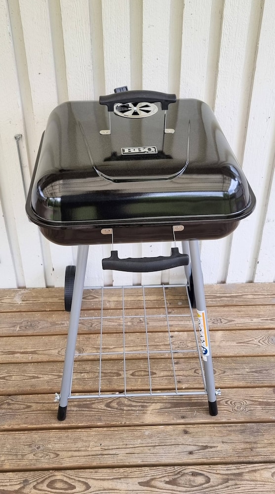 3BR Home Near Lake Vänern Covered Deck & BBQ