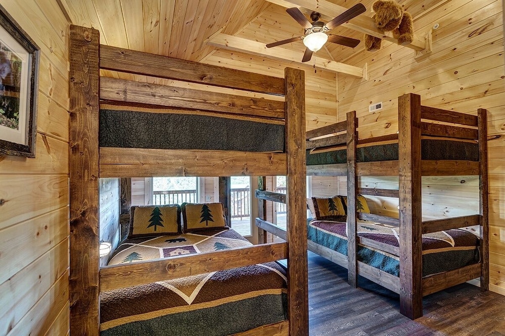 Bee Chillin Bear Inn - 7 Bedrooms, 7 Baths, Sleeps 26 7 Cabin by RedAwning view 5