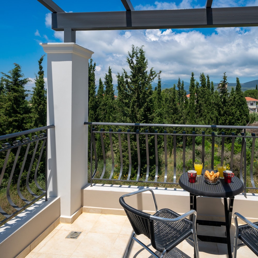 Luxury Villa Irene Metaxata