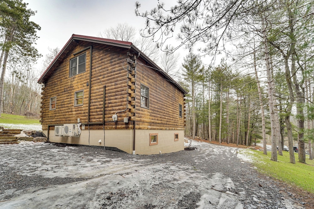 Family-friendly Tyrone Cabin w/ Deck Near Hiking