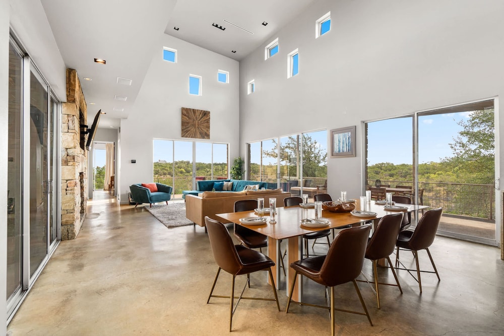 Luxury 7BR Hill Country Gem With Barndominium