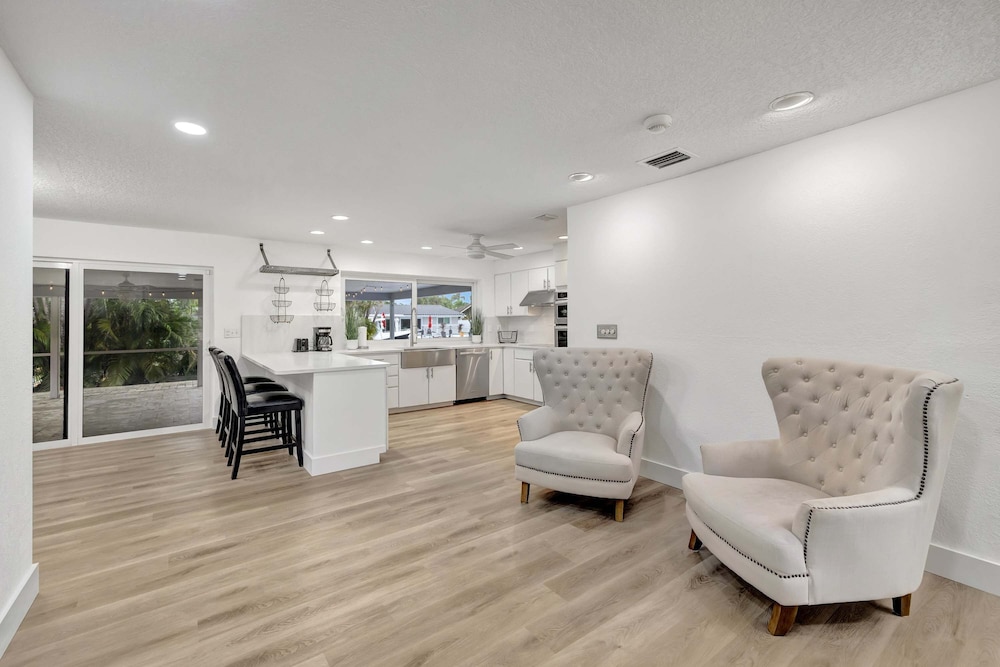 Waterfront Paradise Chic 3 BDR