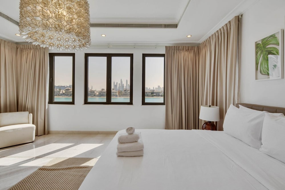 5 Villa w Private Pool Beach on Palm Jumeirah