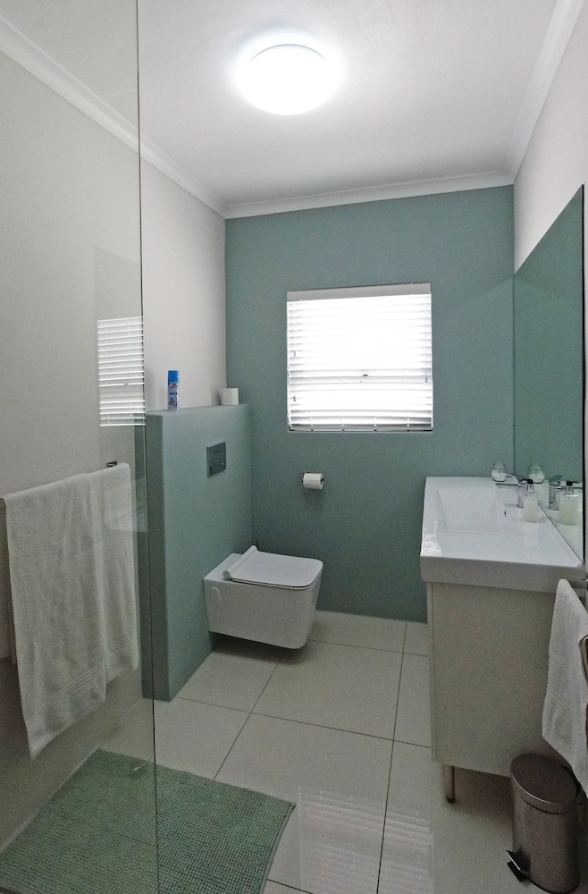 Dolphin Inn Guest House