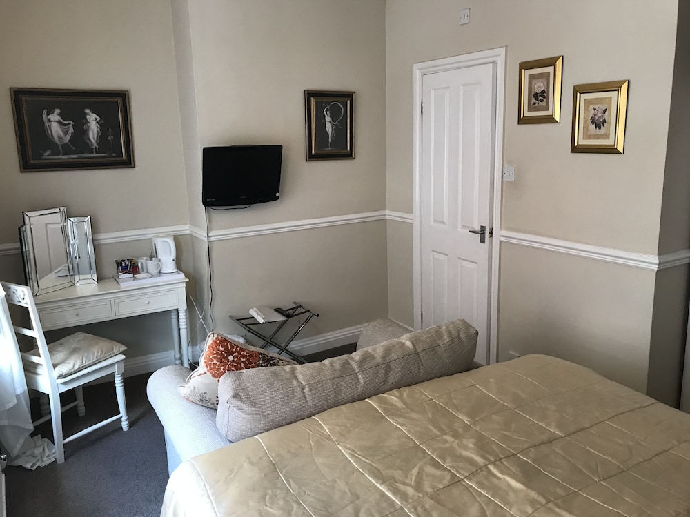 Hollies Guest House