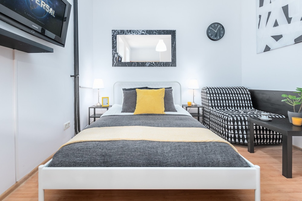 Studio Warsaw Wilcza by Renters view 2