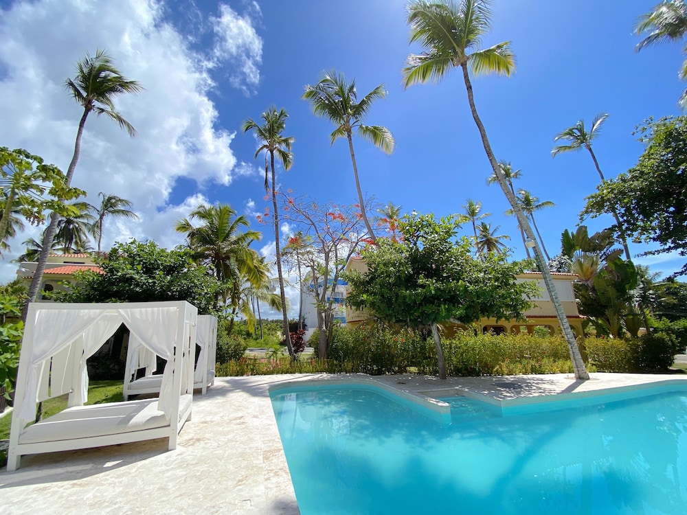 Los Corales Tropical Beach Resort & SPA