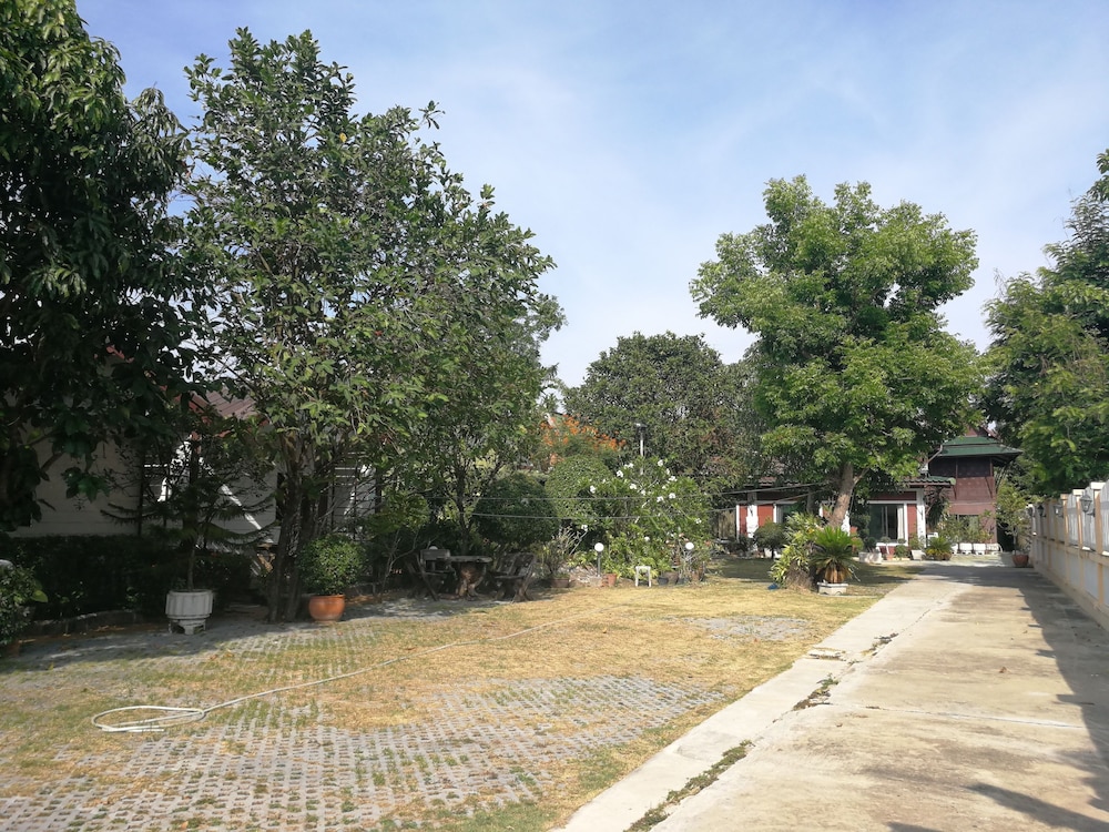 Kumkhumsriwangchai Amphawa