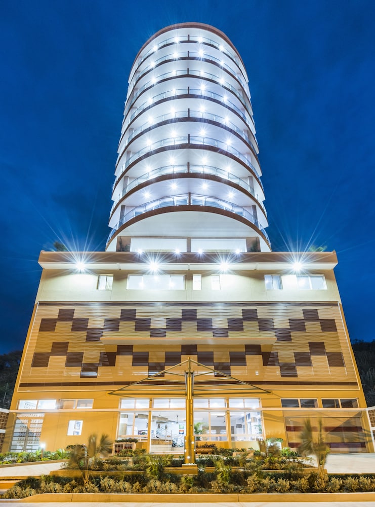 Hotel Terrazas Tayrona Travelers Apartamentos y Suites - Image 1