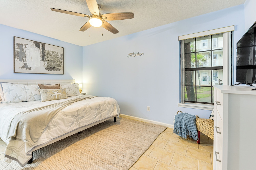 Walk to Pool & Beach: PCB Resort Getaway w/ Porch