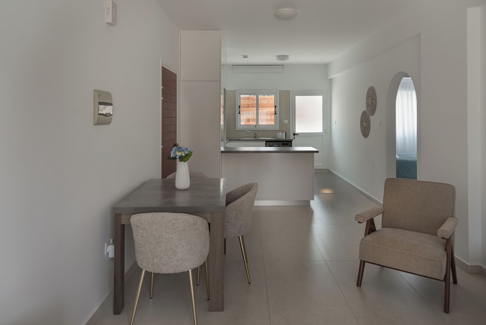 Phaedrus Living Olga Residence
