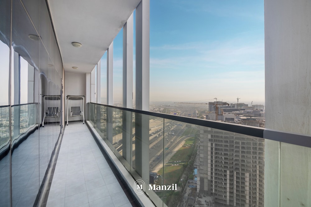 Manzil - Luxury 2BR w Pool and Burj View