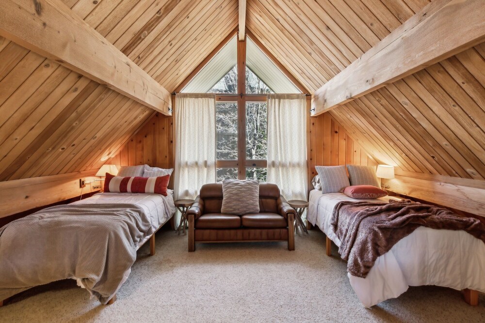 The Volpe Den 3 Bedroom Cabin