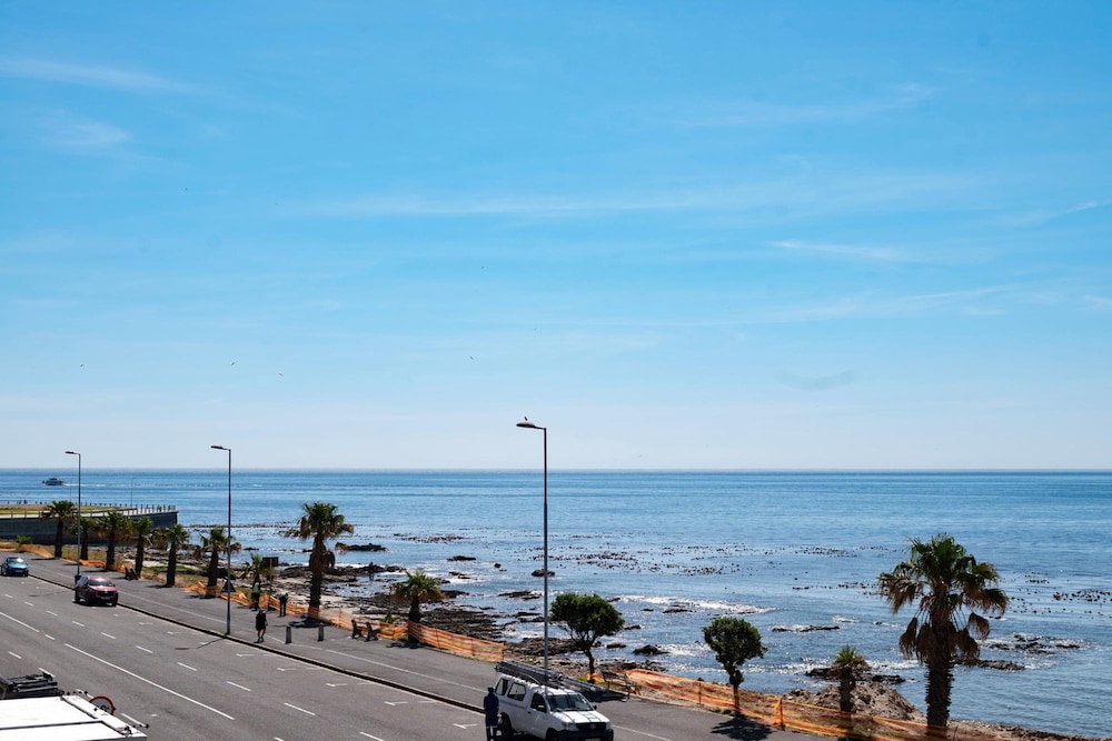 Sea Views by the Promenade at Oceanmist Studio