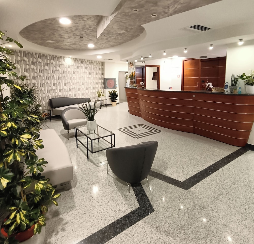 Lobby & Reception