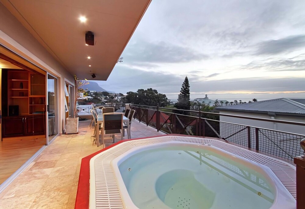Beachside Manor - 8 Bed Villa 2 Mins From Beach view 4