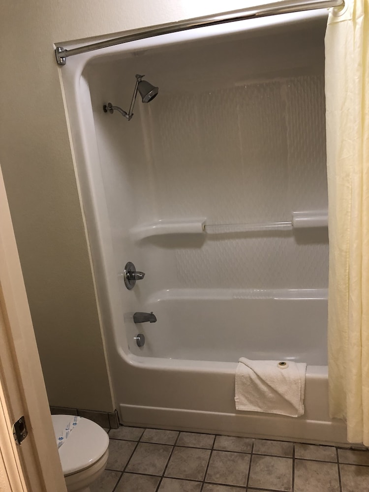 Cloverdale Wine Country Inn  Suites - Property Image 6