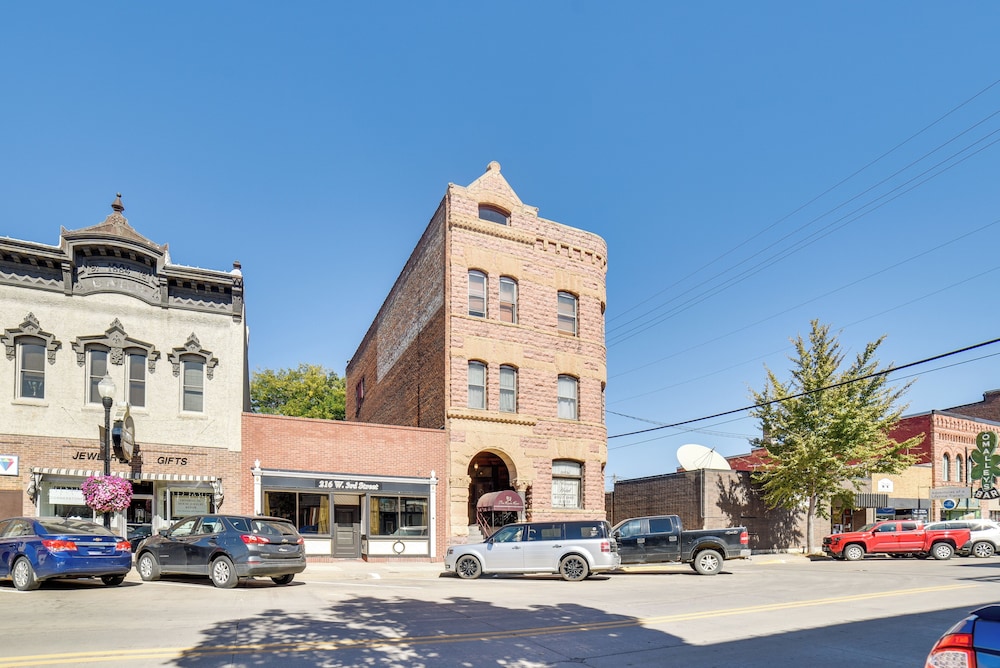 Downtown Yankton Suite: Walk to Restaurants!