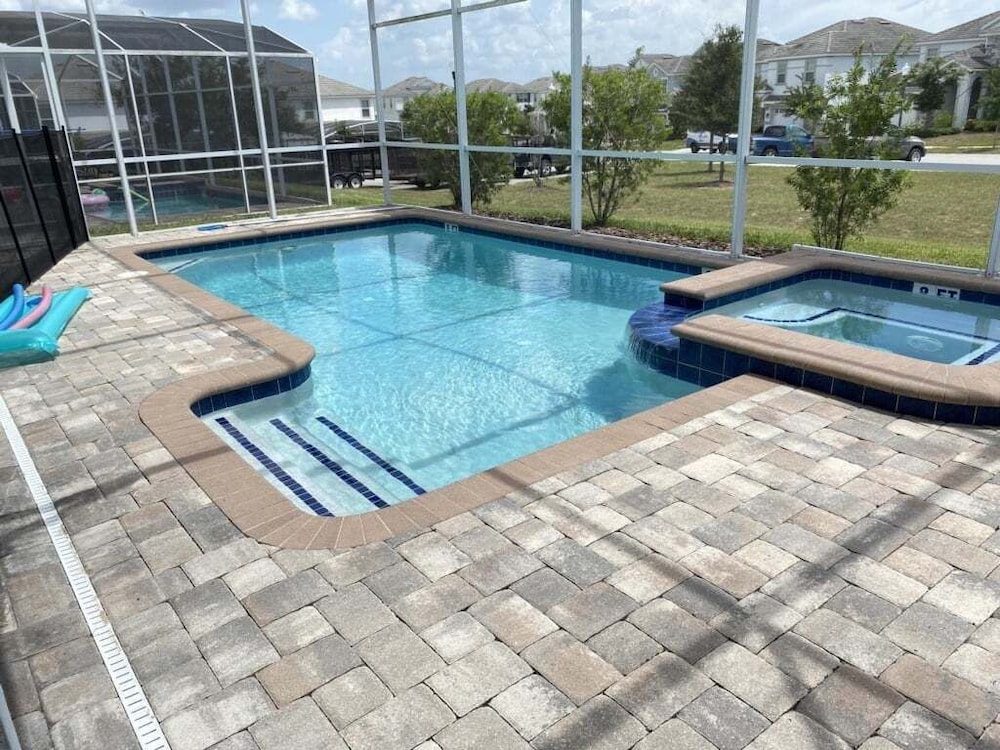 Luxurious 6br Villa In Champions Gate Pool, Spa & Near Disney 6 Bedroom Villa
