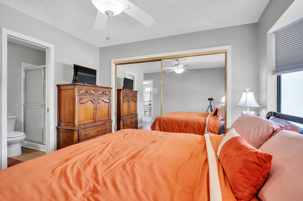 Spacious Home With Beach Access 3 Bedroom Home