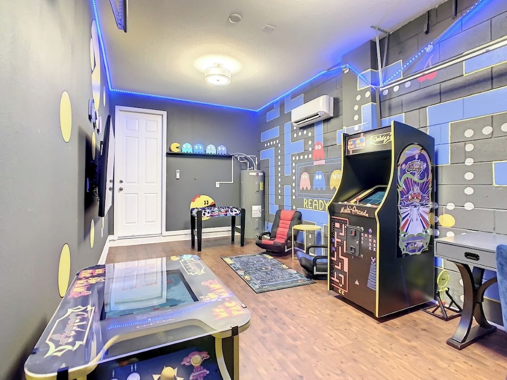 Fairytale Mansion 6BR Arcade & Pool