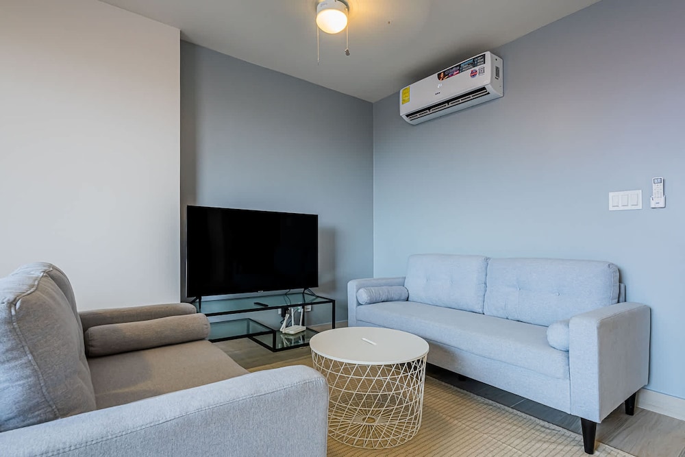 w Comfy 1BR w Perfect Balcony in Casco View