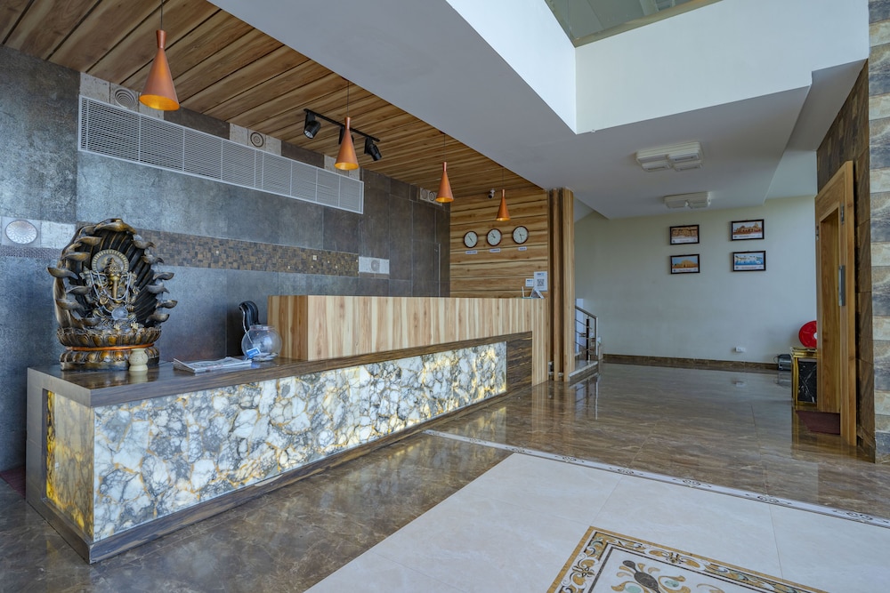 Lobby & Reception