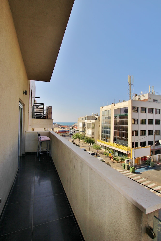 Designer Apt Great Location Hilton beach