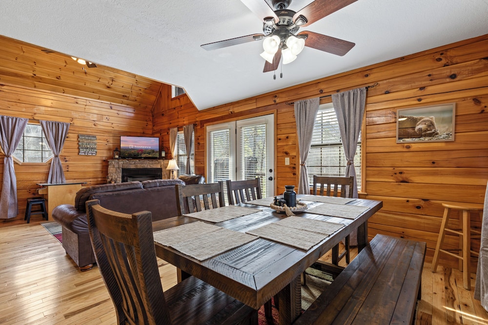 Bear Hideaway Cozy 3BR Cabin