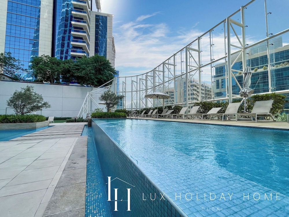 LUX Pad Executive Suite Canal View 5