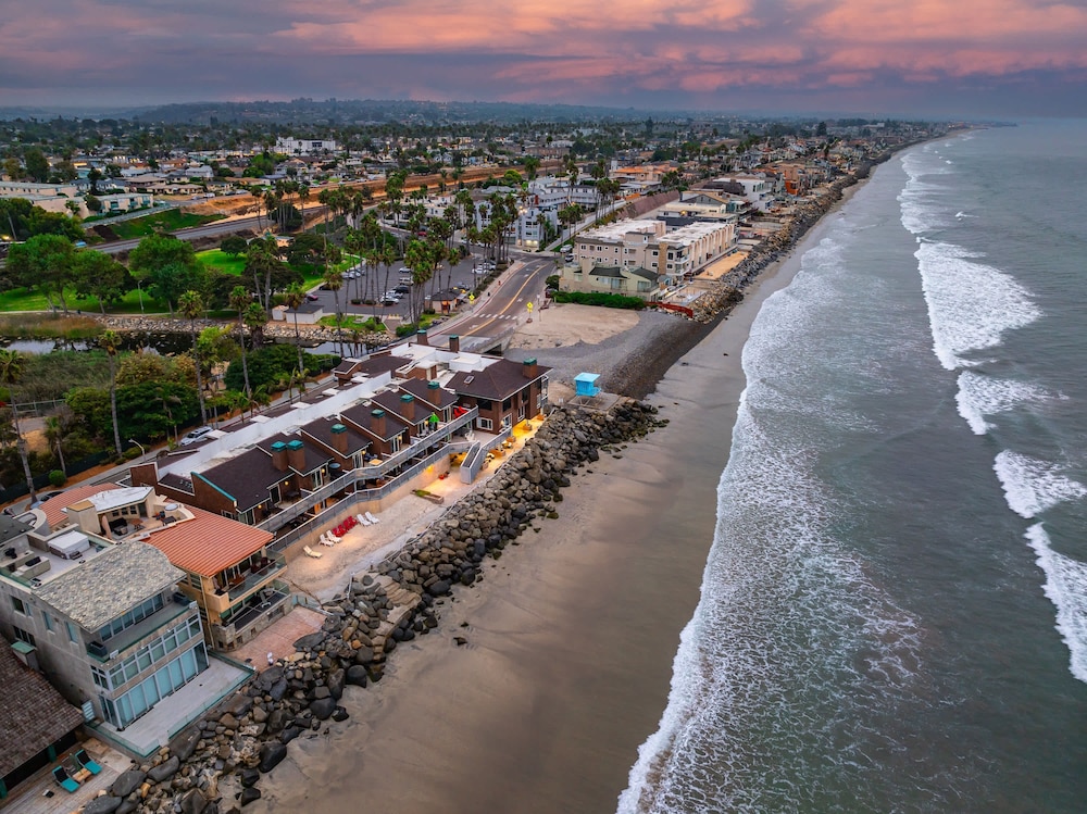 Luxury Oceanfront Condo With Private Beach Access