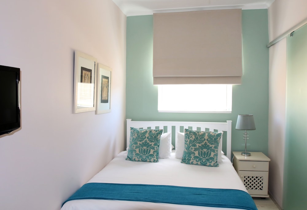 Dolphin Inn Guest House