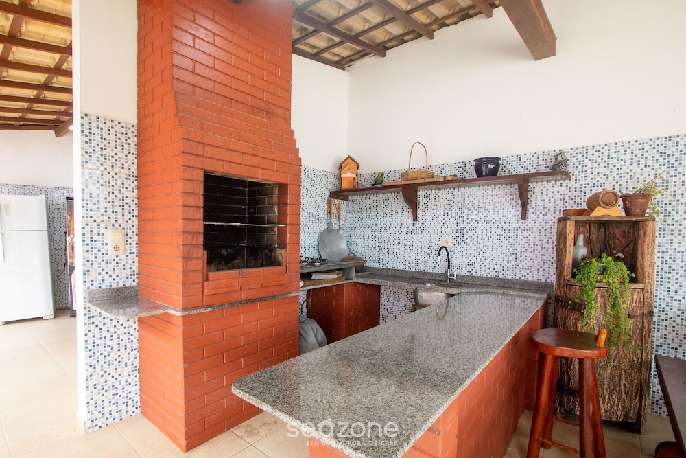 House w/ Pool 350 m From Taperapuan Beach Rud0047