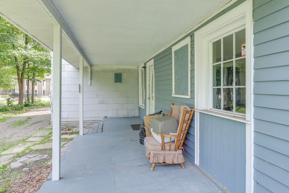 8 Mi to Keuka Lake: Walkable Apartment in Bath