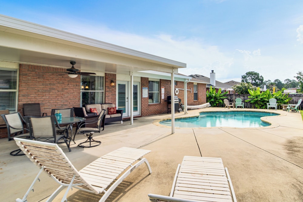 Outdoor Oasis: Group Getaway in Pensacola!