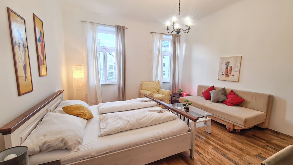 Modern 2BR Apt Long Stays Sleeps 5