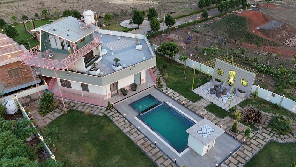 Sanjeevani Farms, Bhopal : A Luxury 5 Bedroom Private Pool Villa