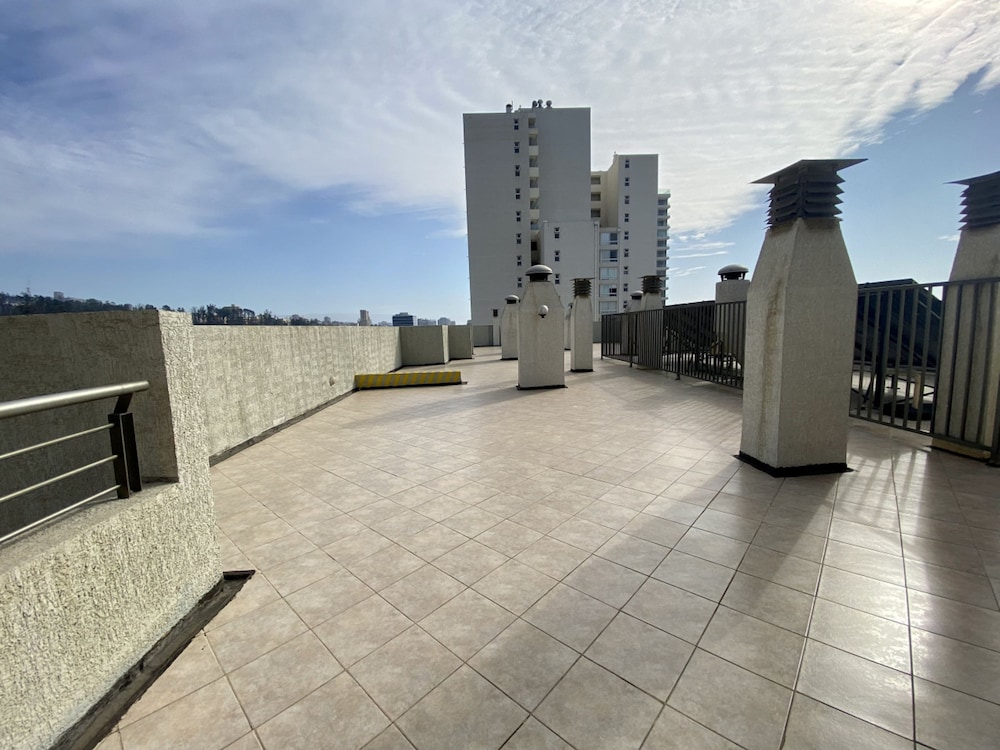 Urban Yard Bus Terminal Home Office Pool Wifi