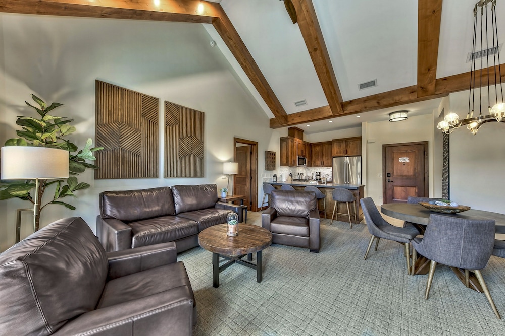 Lake Tahoe Vacations - Luxury Two Bedroom Residence steps from Heavenly Village Book 7 Nights for 10 Off by RedAwning - Property Image 18