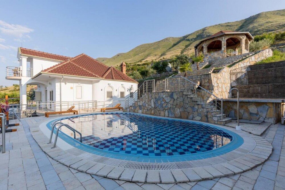 The Lake House 2 in Shkod r