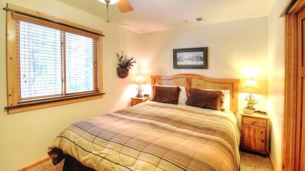 Scenic Wonder Creek Cabin 3 Bedroom loft view 3