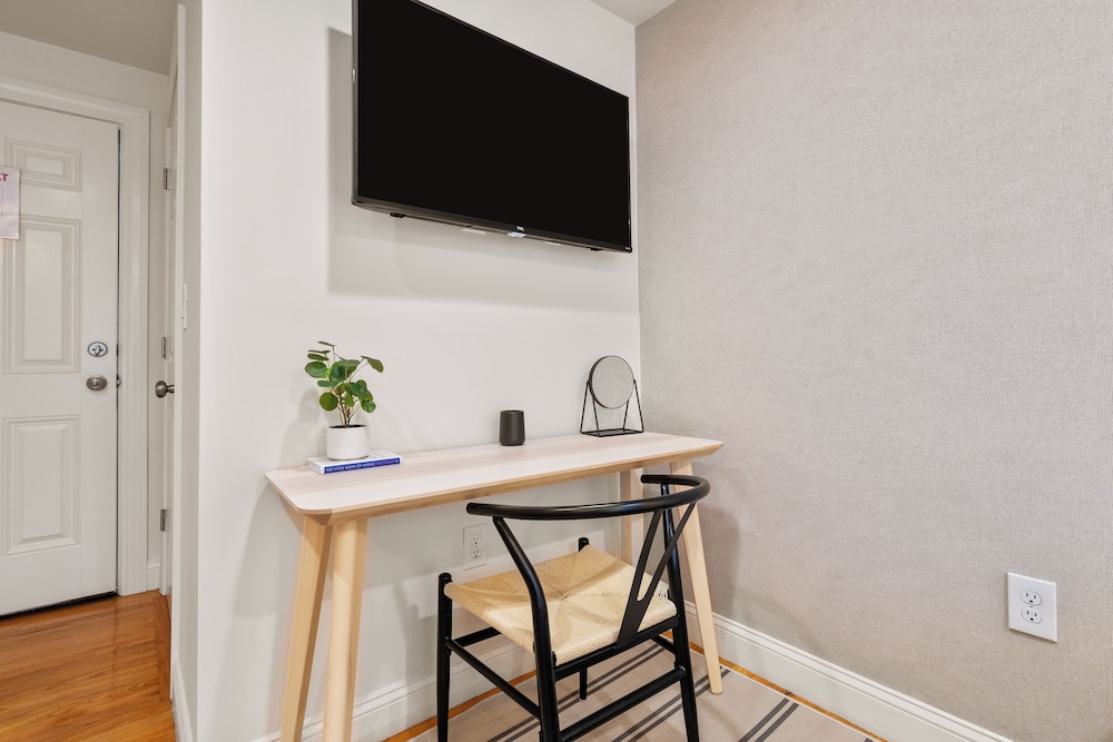 Hygge House Suites