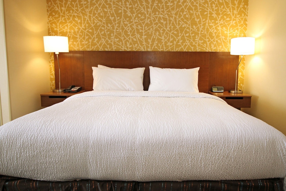 London Vacations - Fairfield Inn Suites by Marriott London - Property Image 26